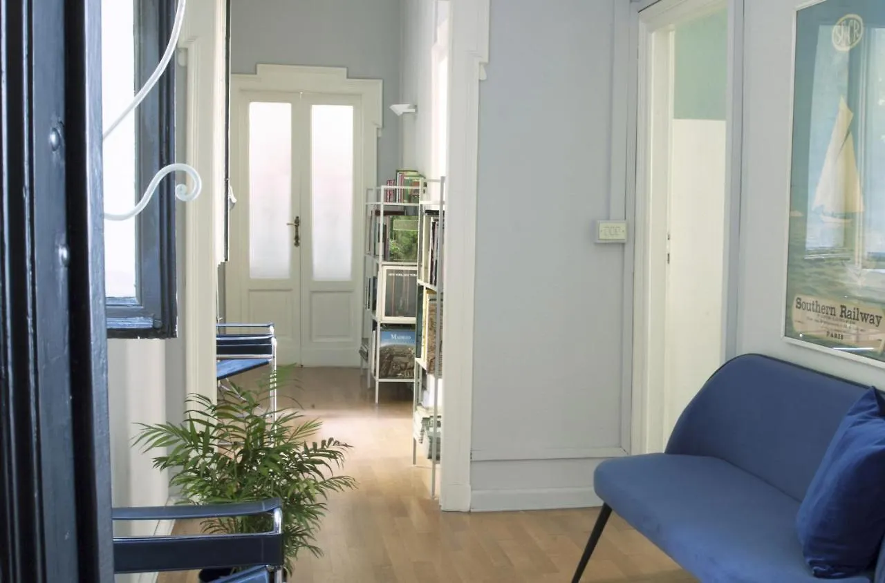 Liberty Two-Room Apartment in Porta Venezia Milaan