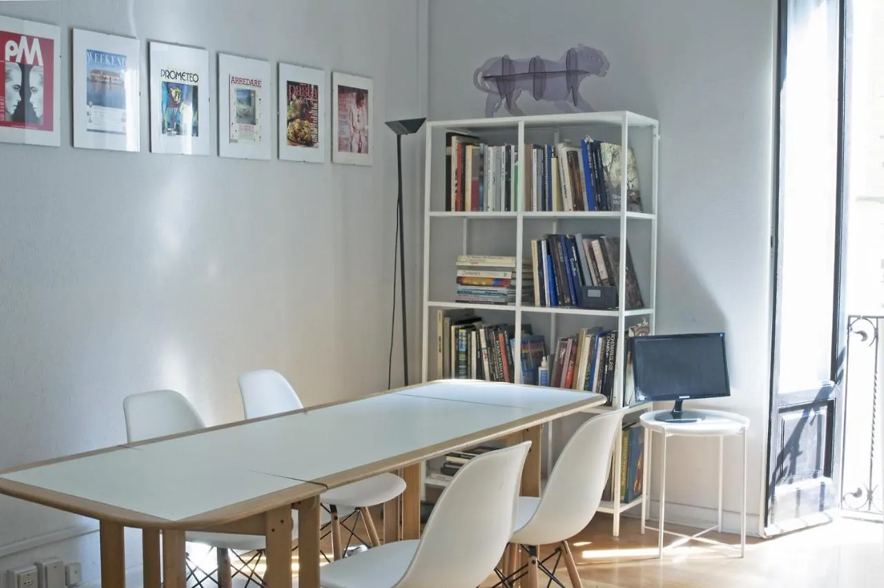Liberty Two-Room Apartment in Porta Venezia Milaan