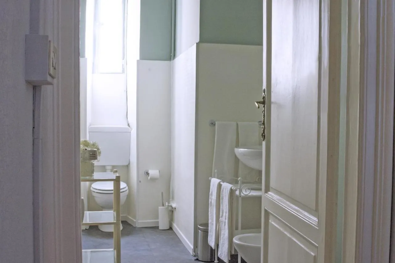 Liberty Two-Room Apartment in Porta Venezia Milaan