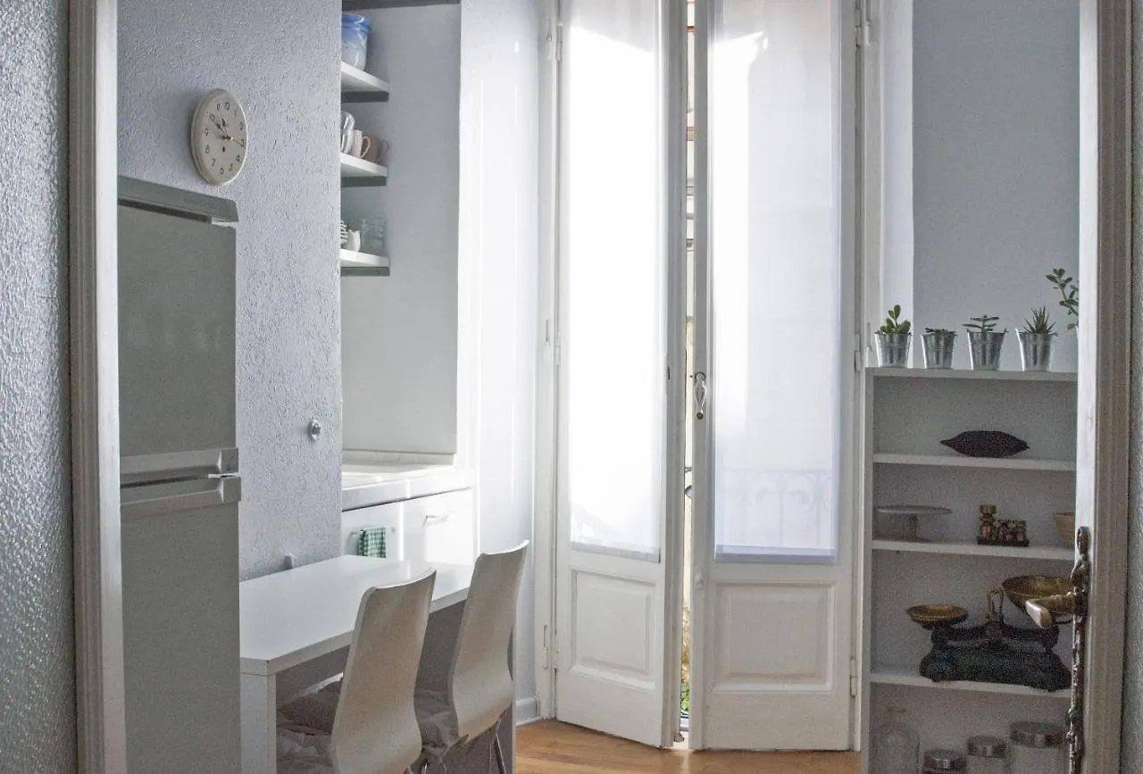 Liberty Two-Room Apartment in Porta Venezia Milaan