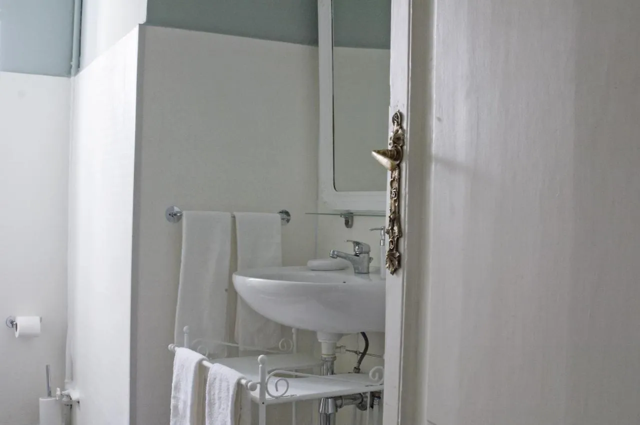 Liberty Two-Room Apartment in Porta Venezia Milaan Italië